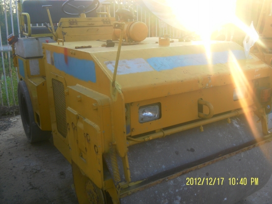 รถบดสั่นสะเทือนหน้าเหล็กหลังยางขนาด3ตันMAIWA MUC300