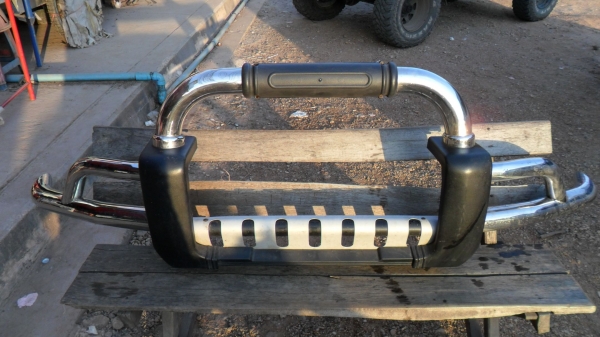 ฝาปิดบนกระบะ triton 4 door รุ่นแรก (มี 2 ตัว) ฝาปิดบนกระบะ triton 4 door รุ่นแรก (มี 2 ตัว)