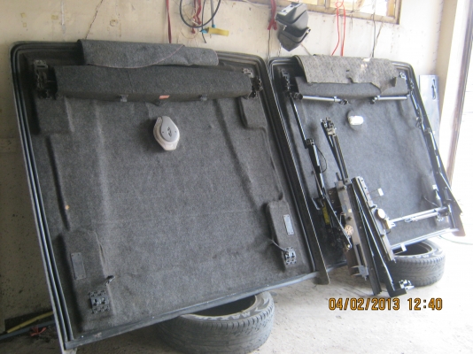 ฝาปิดบนกระบะ triton 4 door รุ่นแรก (มี 2 ตัว) ฝาปิดบนกระบะ triton 4 door รุ่นแรก (มี 2 ตัว)