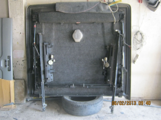 ฝาปิดบนกระบะ triton 4 door รุ่นแรก (มี 2 ตัว) ฝาปิดบนกระบะ triton 4 door รุ่นแรก (มี 2 ตัว)