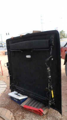 ฝาปิดบนกระบะ triton 4 door รุ่นแรก (มี 2 ตัว) ฝาปิดบนกระบะ triton 4 door รุ่นแรก (มี 2 ตัว)