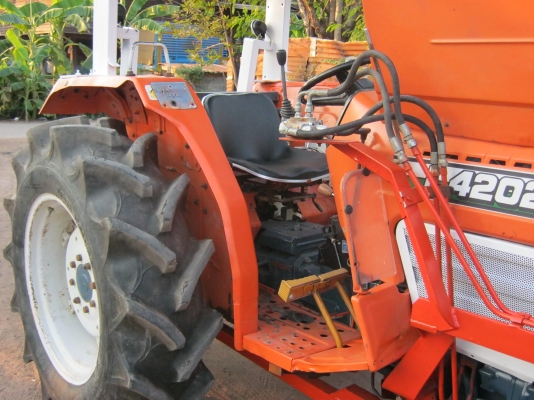 ขายด่วนรถไถนาคูโบต้า l 4202dt 4wd 4x4 เทอร์โบเพาเวอร์สวยๆพร้อมใบมีดดันหน้า-ผานหลัง 6x22 lcsพร้อมใช้ครับ...