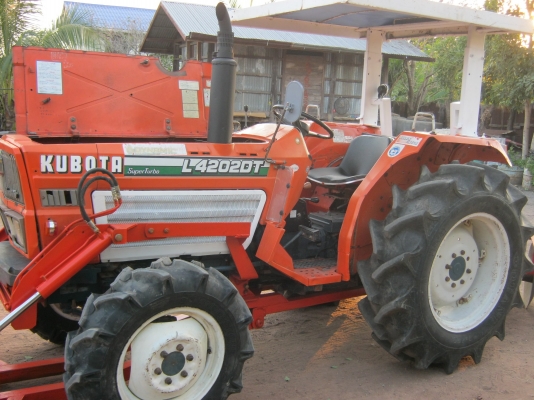 ขายด่วนรถไถนาคูโบต้า l 4202dt 4wd 4x4 เทอร์โบเพาเวอร์สวยๆพร้อมใบมีดดันหน้า-ผานหลัง 6x22 lcsพร้อมใช้ครับ...