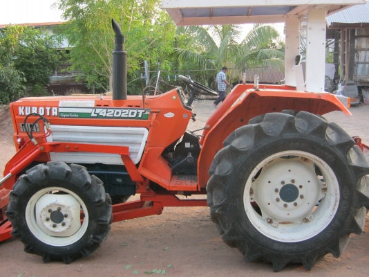 ขายด่วนรถไถนาคูโบต้า l 4202dt 4wd 4x4 เทอร์โบเพาเวอร์สวยๆพร้อมใบมีดดันหน้า-ผานหลัง 6x22 lcsพร้อมใช้ครับ...