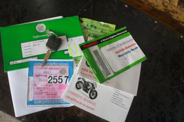 ขาย ER6 N ปี 2011 ABS รถวิ่ง 17XX ทะเบียนพร้อมโอน รถสวยใสๆ ใหม่มาก 184000