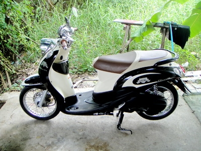 ขาย Yamaha Fino สีดำ-ขาว ลายคลาสสิค  ชุดสีสวย