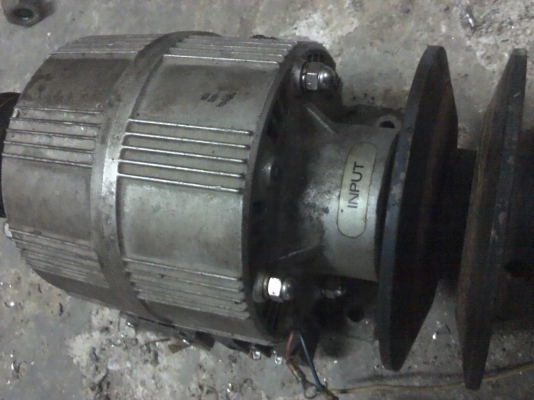 คลัทซ์และเบรคไฟฟ้าส่งกำลังให้อุปกรณ์ทำงานเพียงแต่ต่อไฟเข้าก็ส่งกำลังได้