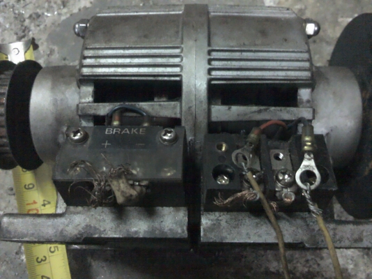 คลัทซ์และเบรคไฟฟ้าส่งกำลังให้อุปกรณ์ทำงานเพียงแต่ต่อไฟเข้าก็ส่งกำลังได้