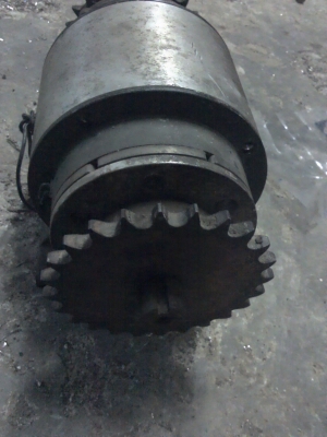 คลัทซ์และเบรคไฟฟ้าส่งกำลังให้อุปกรณ์ทำงานเพียงแต่ต่อไฟเข้าก็ส่งกำลังได้