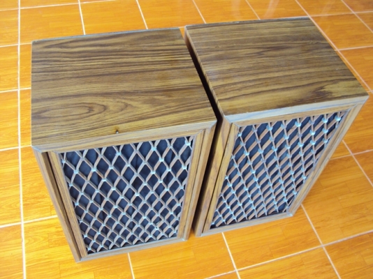 ขายลำโพงรุ่นเก่าลายไม้หน้าฉลุ ขายลำโพงรุ่นเก่าลายไม้หน้าฉลุ