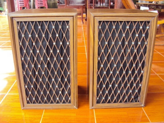 ขายลำโพงรุ่นเก่าลายไม้หน้าฉลุ