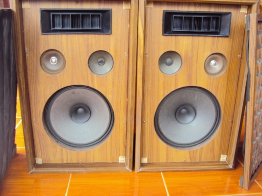 ขายลำโพงรุ่นเก่าลายไม้หน้าฉลุ ขายลำโพงรุ่นเก่าลายไม้หน้าฉลุ