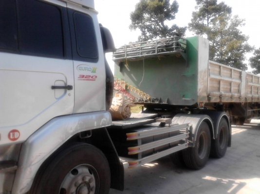 ขายดาวน์ รถบรรทุกหัวลาก UD 454 320แรง พร้อมหางคอกกระบะคาโก้3เพลา ยกล้อได้ ปี56 ครับ