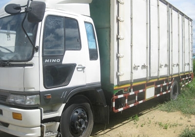 ขายหกล้อ 3H 195 แรง ตู้สิบบานไม่มีเสากลางยาว 7.2 เมตร สภาพพร้อมใช้ โทร 088-4501277