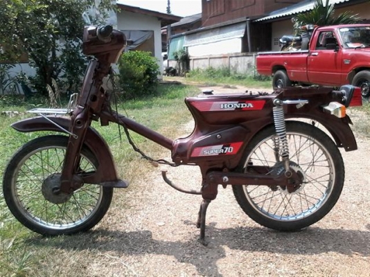 ขายโครง C700 โครงทำสีมาใหม่ตัวโครงไม่ผุยกเครื่องใส่อย่างเดียวออกใบซื้อขายให้ ขาย 3500 บาท