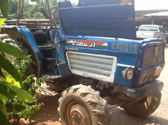 คูโบต้า L3202 4 WD 2 เพลา พวงมาชัยเพาเวอร์ เครื่องหลวมขายตามสภาพ ยังใช้งานได้ปรกติ