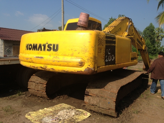 ขายรถแบคโฮ KOMATSU PC200-6 ทะเบียนพร้อมโอน ภาษีเต็ม 57 พร้อมใช้งาน  ซีเรี้ยล.81370 ปุ้งกี้สวย เก๋งตามรูป เอวแน้น โซ้สภาพ 85\% ปู๊ทโซ้เต็ม  รถพร้อมทำงาน สนใจติดต่อ คุณชัยยาสตึก โทร 081-9972972  089-8451778