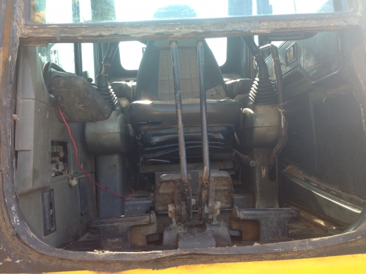 ขายรถแบคโฮ KOMATSU PC200-6 ทะเบียนพร้อมโอน ภาษีเต็ม 57 พร้อมใช้งาน  ซีเรี้ยล.81370 ปุ้งกี้สวย เก๋งตามรูป เอวแน้น โซ้สภาพ 85\% ปู๊ทโซ้เต็ม  รถพร้อมทำงาน สนใจติดต่อ คุณชัยยาสตึก โทร 081-9972972  089-8451778