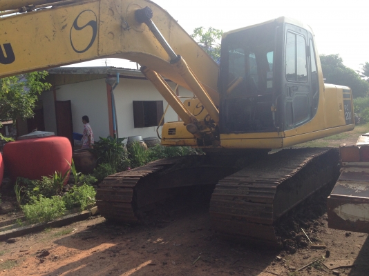 ขายรถแบคโฮ KOMATSU PC200-6 ทะเบียนพร้อมโอน ภาษีเต็ม 57 พร้อมใช้งาน  ซีเรี้ยล.81370 ปุ้งกี้สวย เก๋งตามรูป เอวแน้น โซ้สภาพ 85\% ปู๊ทโซ้เต็ม  รถพร้อมทำงาน สนใจติดต่อ คุณชัยยาสตึก โทร 081-9972972  089-8451778