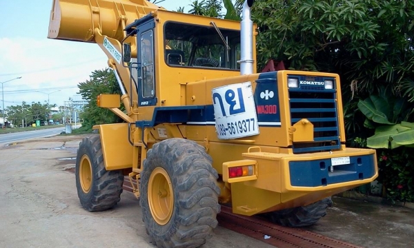 ขาย WA300-1 จากญี่ปุ่นแท้  มี  VDO  ให้ดู พร้อม เล่ม ทะเบียน จัดไฟแนนท์ ได้  1,000,000  คุณ กฤต