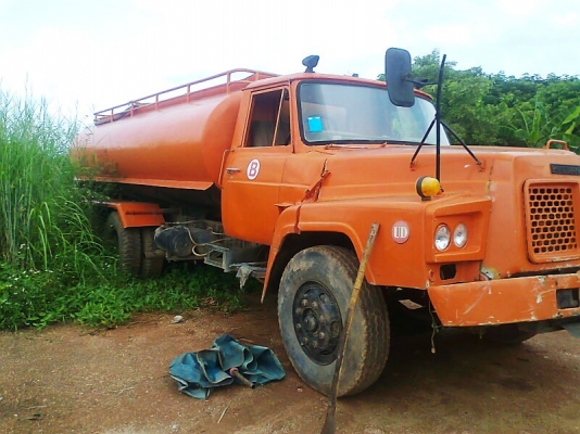 รถสิบล้อ สองเพลา NISSAN Ud เครื่อง Pd6  260 แรงม้า จุน้ำได้ 14,000 ลิตร รถพร้อมใช้งาน.