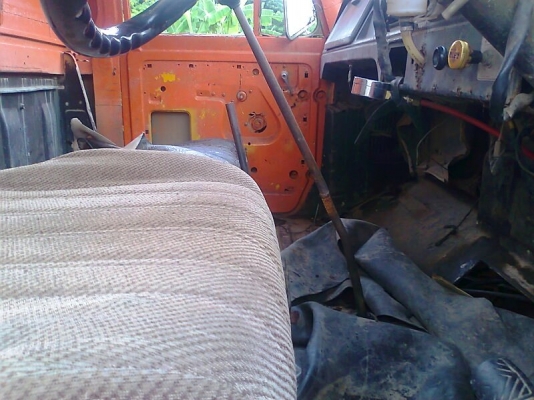 รถสิบล้อ สองเพลา NISSAN Ud เครื่อง Pd6  260 แรงม้า จุน้ำได้ 14,000 ลิตร รถพร้อมใช้งาน.