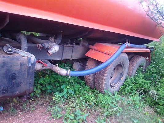 รถสิบล้อ สองเพลา NISSAN Ud เครื่อง Pd6  260 แรงม้า จุน้ำได้ 14,000 ลิตร รถพร้อมใช้งาน.