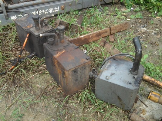 ขายถังน้ำมัน ไฮโดรลิค 3 ถัง ถังละ 1000 บาท