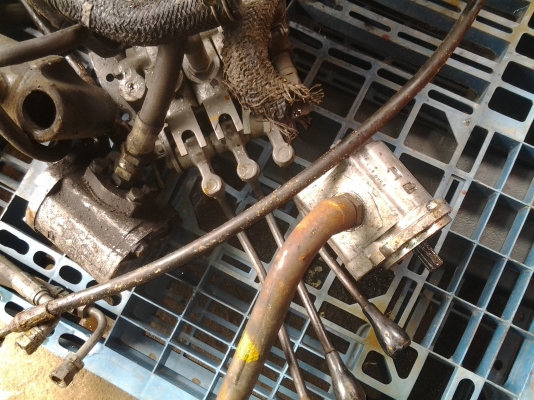 ขายปั๊มไฮโดรลิค 2 ลูก 6,000 บาท ขายปั๊มไฮโดรลิค 2 ลูก 6,000 บาท