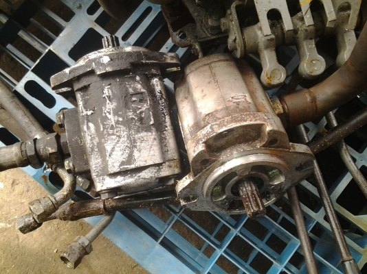 ขายปั๊มไฮโดรลิค 2 ลูก 6,000 บาท