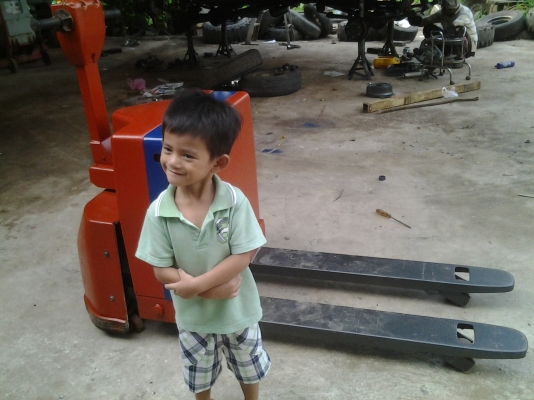 ขายแฮนด์ลิฟไฟฟ้า ใช้มอเตอร์ ยกขึ้นลง เดินหน้า ถอยหลัง ขายแฮนด์ลิฟไฟฟ้า ใช้มอเตอร์ ยกขึ้นลง เดินหน้า ถอยหลัง