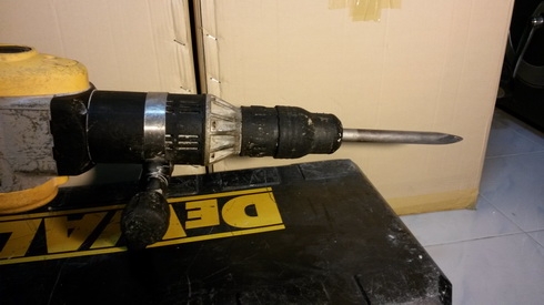 เครื่องสกัดไฟฟ้ายี่ห้อ DEWALT