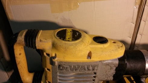 เครื่องสกัดไฟฟ้ายี่ห้อ DEWALT