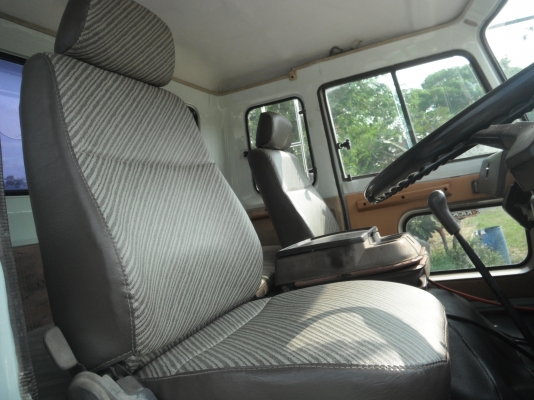 ขายรถเทรลเลอร์ 10 ล้อ HINO รถ 2 เพลา บรรทุกรถเกี่ยวข้าว เครื่อง EP100 เทอร์โบ = 285 แรงม้า (รถอยู่สุพรรณบุรี)