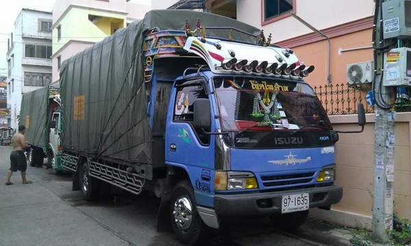 บริการรถรับจ้าง 6ล้อ 4ล้อ ทั่วไทยครับ ขนย้ายบ้าน ออฟฟิต ก่อสร้าง ออกบูธ พัสดุต่างๆ อื่นๆ พร้อมคนงานยกของบริการตลอด 24 ชม ครับ สนใจใช้บริการ ติดต่อได้ที่ 089-1610096 เอกครับ ราคาคุยกันได้ตามความเหมาะสมนะครับ รถจอดอยุ่แถวลาดพร้าว ราม เสรีไทย เกษตร และละแวกใ