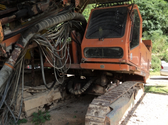 รถแบคโฮ เจาะหิน TAMROCK FW 33310 มีแอร์