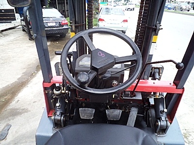 ขายรถยกนิสสัน 2 ตัน (รุ่นใหม่) เครื่องเบนซิน เกียร์ออโต้ (2 ระบบ น้ำมัน-แก๊สนอก)  กระบอกคู่  เสาสูง 3 เมตร  ยางตัน พวงมาลัยเพาเว่อร์  สีเดิมจากนอก นำเข้าจากญี่ปุ่น ใช้งานได้ทันที