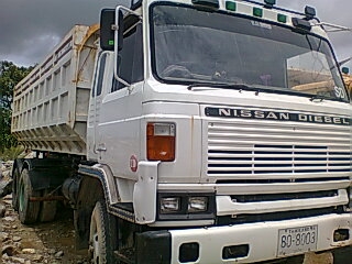 ขาย  10  ล้อ  นิสสัน  2  เพลา  ดั้มท้องเรือ  มีให้เลือก  3  คัน