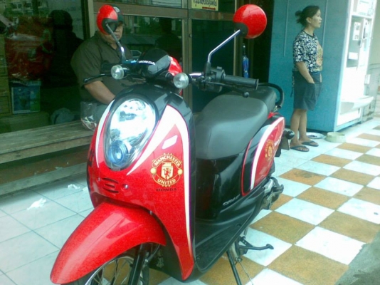 ขายถูก Scoopy - i เป็น Limited ลายแมนยู ปี 2555 สวยม๊ากๆ ขายถูก Scoopy - i เป็น Limited ลายแมนยู ปี 2555 สวยม๊ากๆ