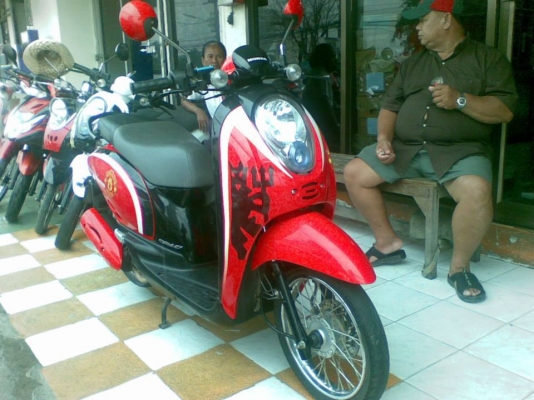 ขายถูก Scoopy - i เป็น Limited ลายแมนยู ปี 2555 สวยม๊ากๆ