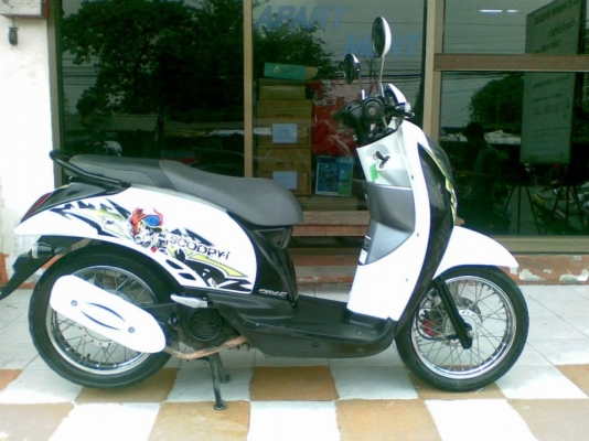 ขายราคาถูก Scoopy - i สีขาวดำ รถสวยประหยัดน้ำมัน ขายราคาถูก Scoopy - i สีขาวดำ รถสวยประหยัดน้ำมัน
