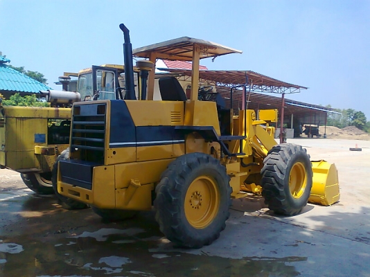 รถตัก KOMATSU WA100-1 แขนมาตรฐาน สาดสีสวยทั้งคัน เครื่องเดิม ปั้มเปลี่ยนใหม่เอี่ยม รถพร้อมใช้งาน ราคาสุดถูก