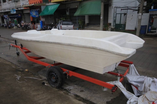 ขายเรือไฟเบอร์ 17 ฟุต พร้อมเทเลอร์ต่อใหม่