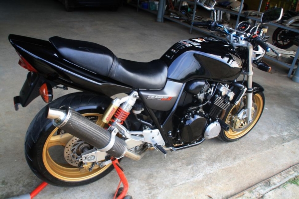 ขาย CB 400 เทค 2 กุญแจชิพ สรรพสามิตแท้ ปั้ม BREMBO ท่อเลส เสียงบาดใจ 99000