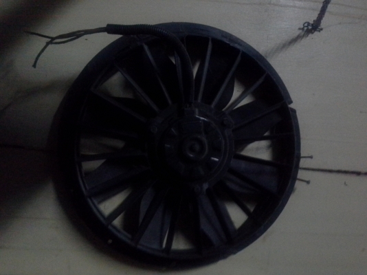 พัดลมวอลโว่ซื้อมาไม่ได้ใช้รุ่นใบตรง2500