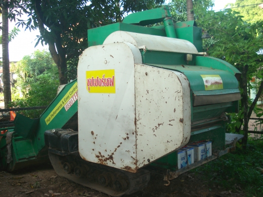 เพิ่มรูปรถเกี่ยวข้าวมีอุ้มและรองกระสอบพร้อมใช้