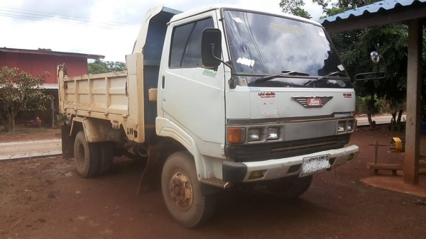 ขาย6ล้อดั๊มดิน HINO FC171 วางเครื่องHO7C 185HP เครื่องดี แรง แห้งดี ช่วงล่างFหน้า-หลัง คัสซีดีไม่สวยเท่าไร เสริมเหล็กบนหนาแข็งแรง กระบะดั๊มเหล็ก4ตันสภาพดี ข้างดี พื้นดีไม่ผุ ยางดี3เส้นพอใช้3เส้น หัวRANGER ภายในดีคอนโซลครบ พ.พาวเวอร์ เบรคลม สีสันพอใช้ ต้อง
