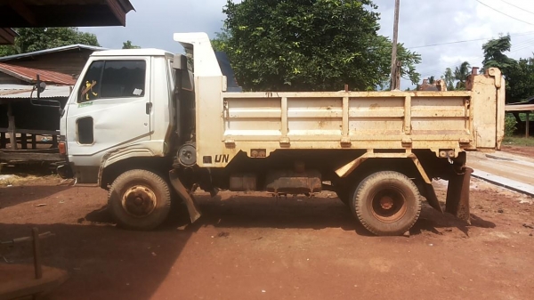ขาย6ล้อดั๊มดิน HINO FC171 วางเครื่องHO7C 185HP เครื่องดี แรง แห้งดี ช่วงล่างFหน้า-หลัง คัสซีดีไม่สวยเท่าไร เสริมเหล็กบนหนาแข็งแรง กระบะดั๊มเหล็ก4ตันสภาพดี ข้างดี พื้นดีไม่ผุ ยางดี3เส้นพอใช้3เส้น หัวRANGER ภายในดีคอนโซลครบ พ.พาวเวอร์ เบรคลม สีสันพอใช้ ต้อง