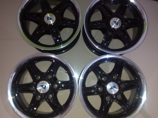 ขายแม็กขอบ 15  7"  6รู   จัดไปวงล่ะพัน 4000