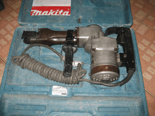 ขายด่วนตัวเจาะกระแทกปูน Makita HM-1201 Mad in japan.